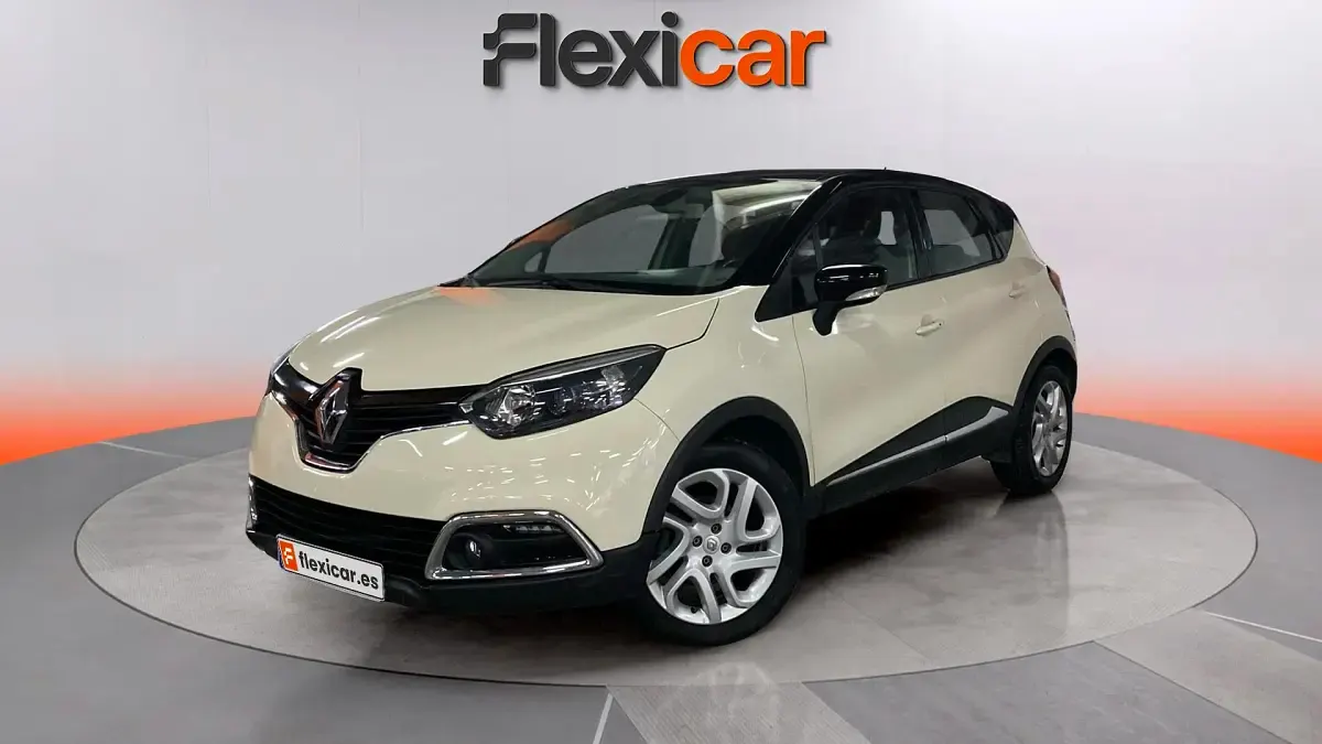 Usado Renault Captur Intens 120 CV (88 kW) 2015 Beige SUV