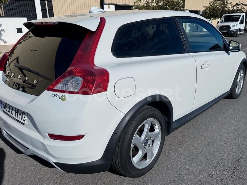 Usado Volvo C30 Momentum 115 CV (84 kW) 2011 Blanco Utilitario