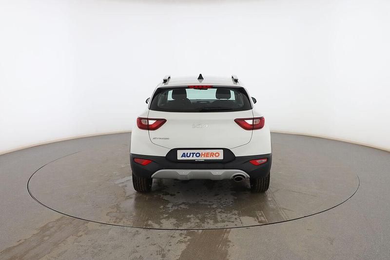 Usado Kia Stonic 84 CV (61 kW) 2021 Blanco SUV