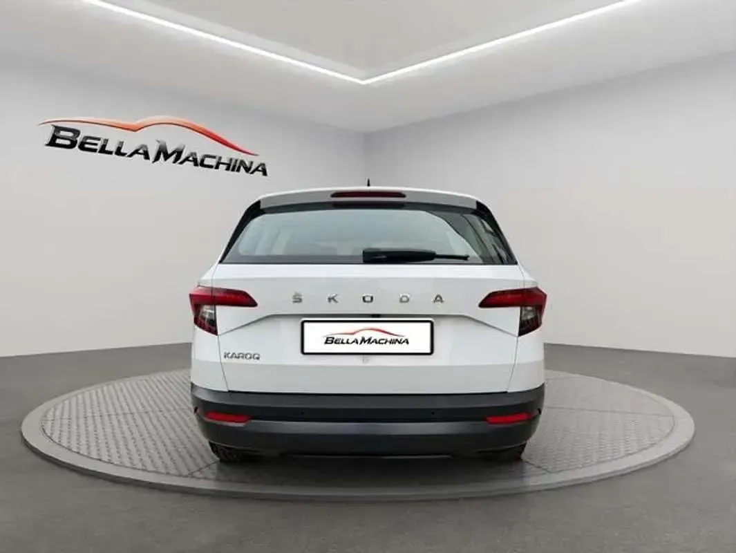 Usado Skoda Karoq Ambition 150 CV (110 kW) 2022 Blanco SUV