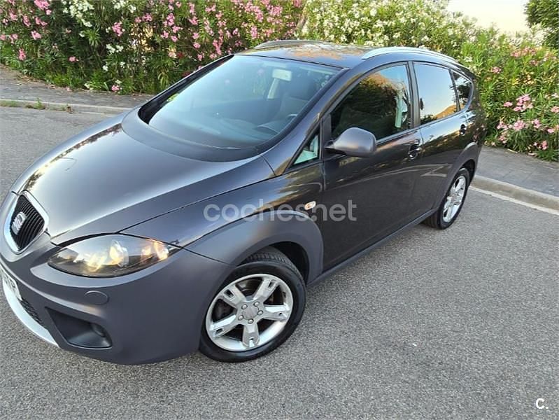 Usado Seat Altea 170 CV (125 kW) 2010 Gris / plata Monovolumen