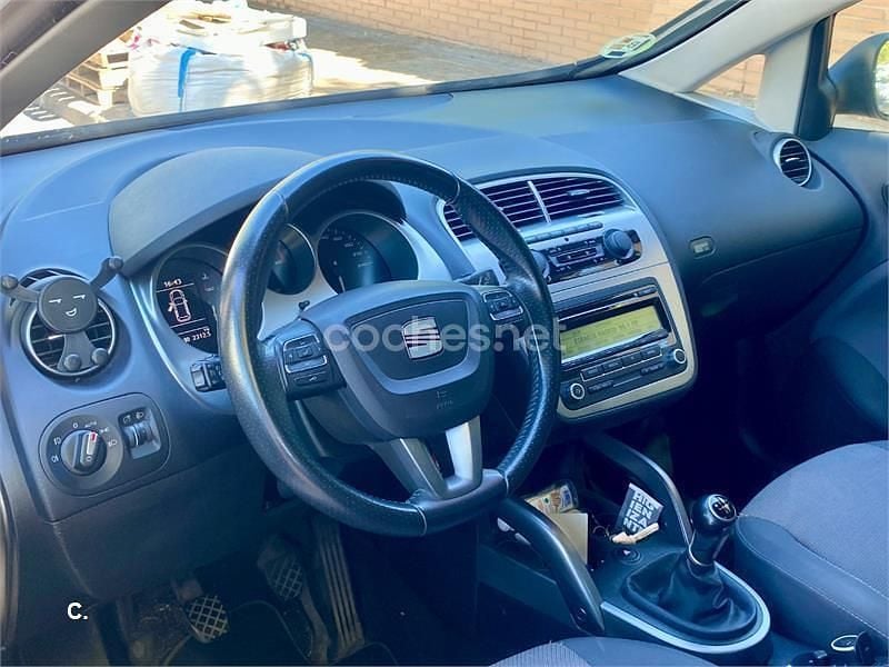 Usado Seat Altea XL Style 105 CV (77 kW) 2011 Blanco Monovolumen
