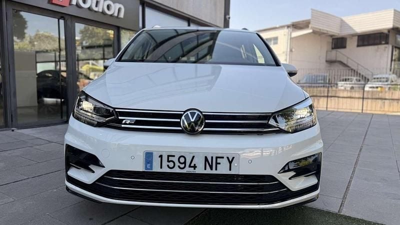 Usado VW Touran R-line 150 CV (110 kW) 2025 Blanco Monovolumen