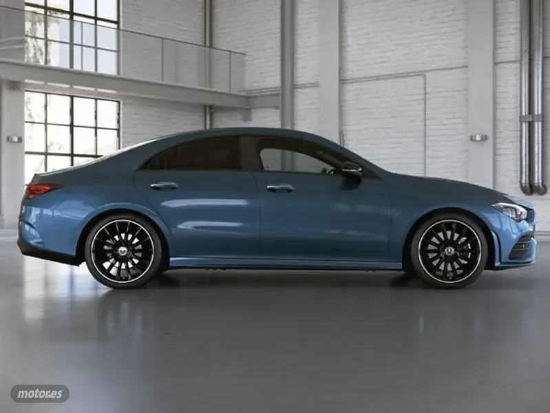 Usado Mercedes CLA220 190 CV (139 kW) 2025 Azul Berlina