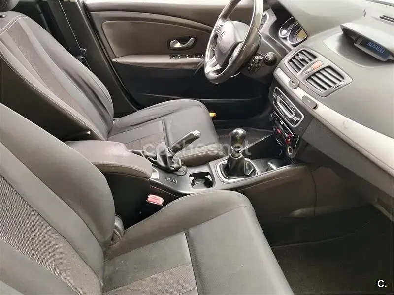 Usado Renault Mégane GrandTour Dynamique 105 CV (77 kW) 2009 Blanco Familiar