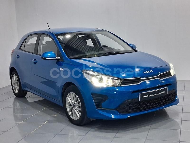 Usado Kia Rio 84 CV (61 kW) 2023 Azul Berlina