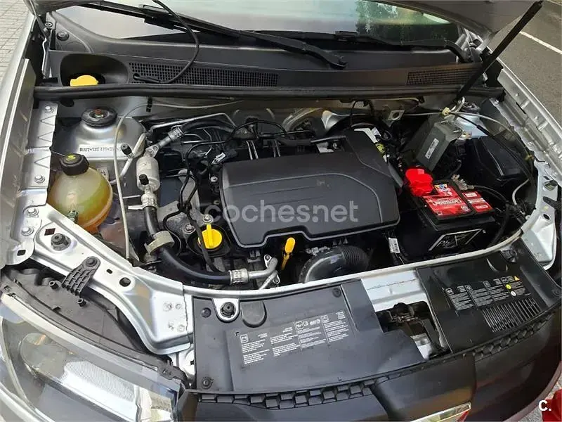 Usado Dacia Logan Ambiance 75 CV (55 kW) 2016 Gris / plata Berlina