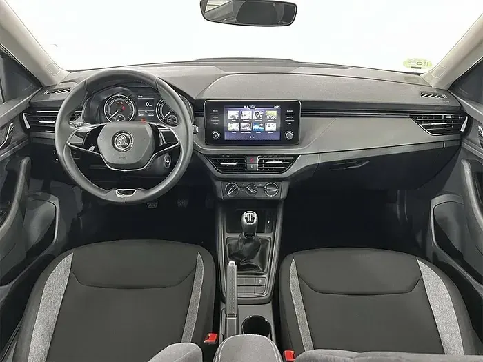 Usado Skoda Kamiq Active 110 CV (80 kW) 2022 Blanco SUV