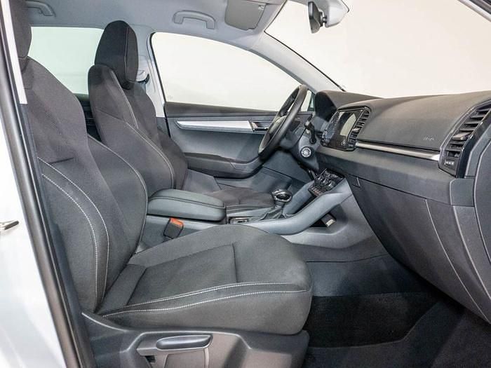 Usado Skoda Karoq Selection 150 CV (110 kW) 2025 Blanco SUV