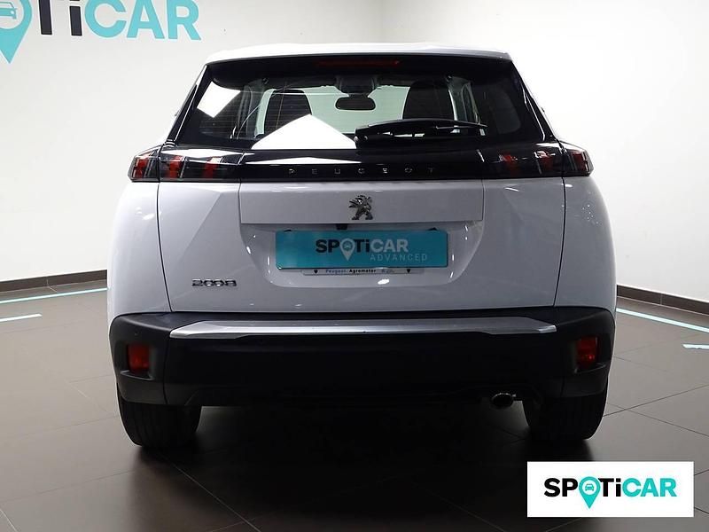 Usado Peugeot 2008 Active 110 CV (80 kW) 2022 Blanco SUV