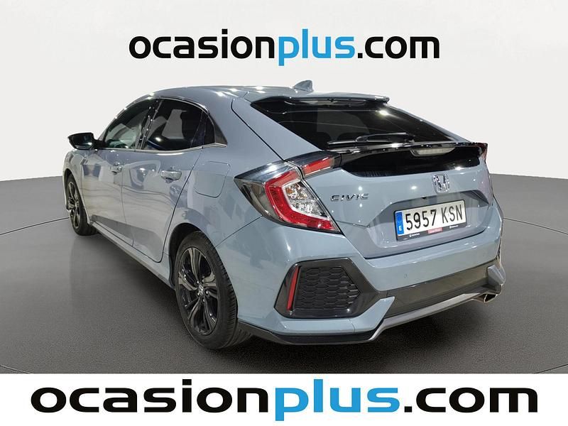 Usado Honda Civic Elegance 129 CV (94 kW) 2018 Gris / plata Berlina