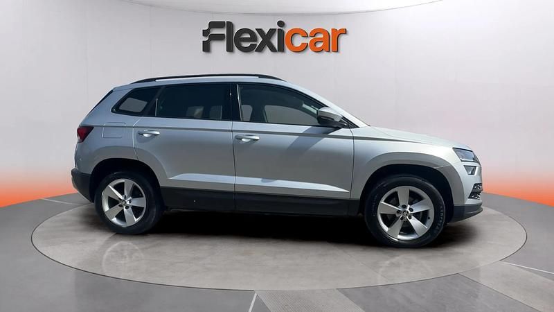 Usado Skoda Karoq Ambition 151 CV (111 kW) 2021 Gris SUV