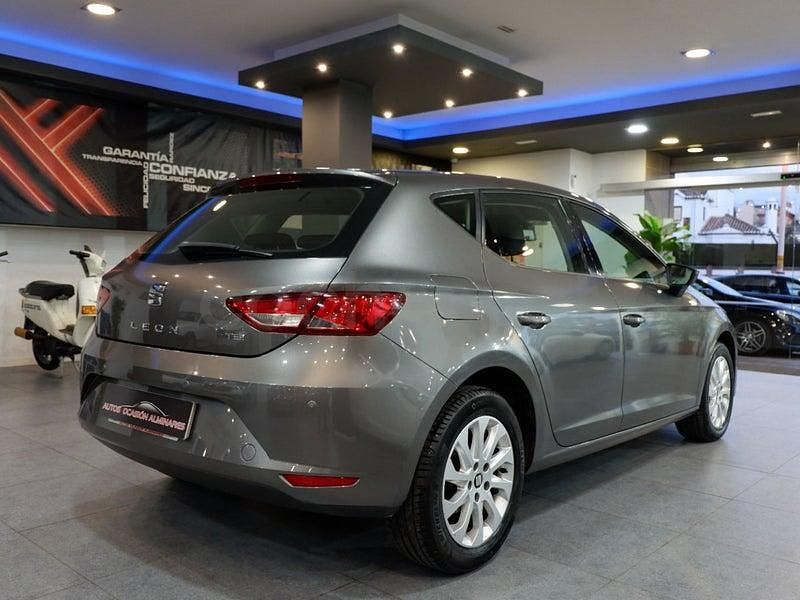 Usado Seat Leon Style 110 CV (80 kW) 2016 Gris / plata Berlina