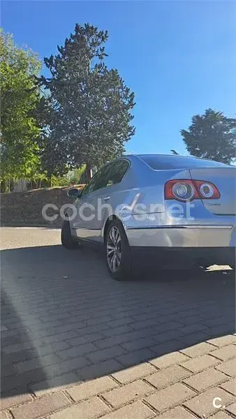 Usado VW Passat Sportline 140 CV (102 kW) 2005 Gris / plata Berlina