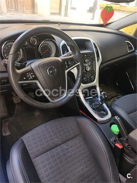 Usado Opel Astra GTC Selective 140 CV (102 kW) 2012 Negro Berlina