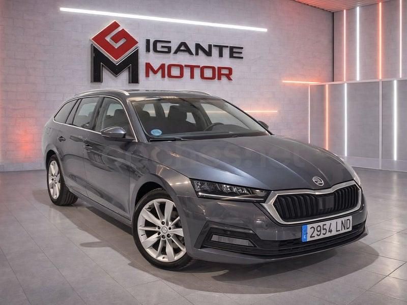 Gris metalizado Usado 2021 Skoda Octavia Style Familiar | 18.500 € (Precio justo) - Imagen 1/4