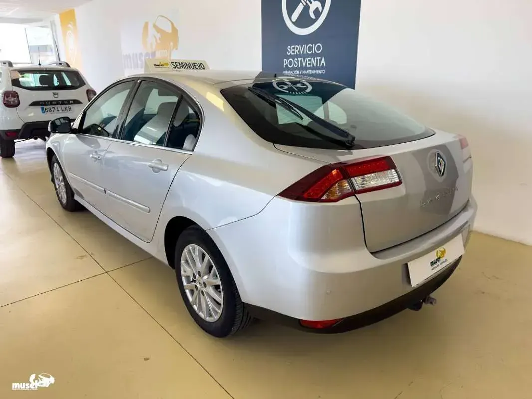 Usado Renault Laguna III LIMITED 110 CV (80 kW) 2015 Gris Berlina