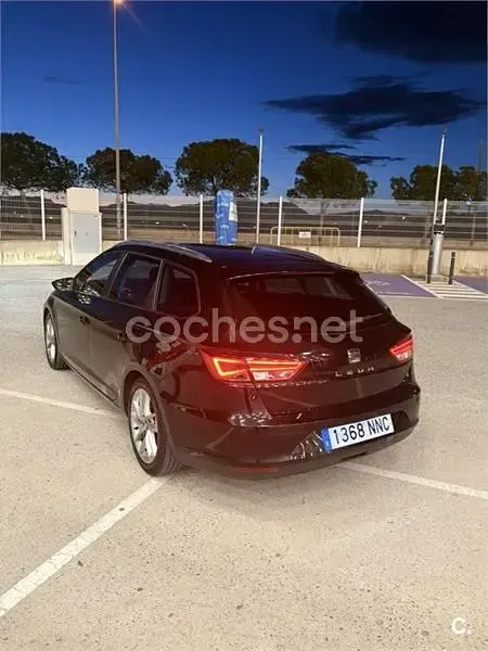 Usado Seat Leon ST CONNECT 110 CV (80 kW) 2014 Negro Familiar