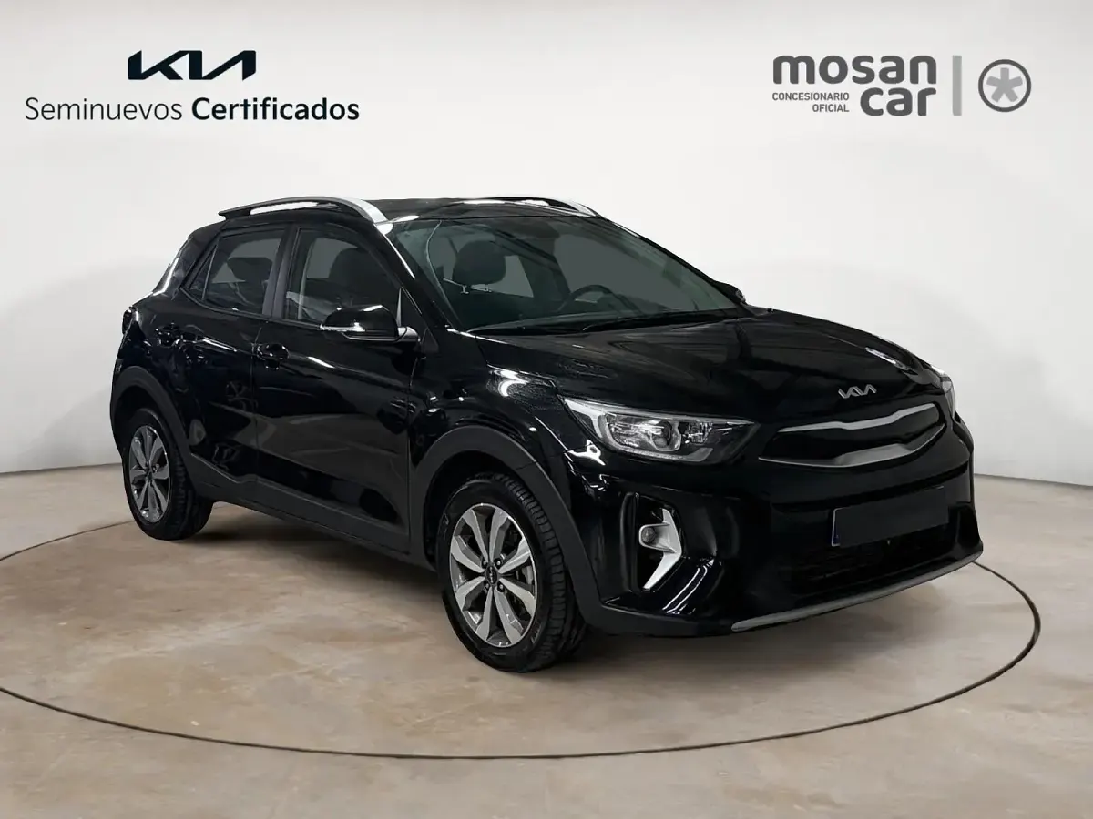 Usado Kia Stonic 84 CV (61 kW) 2023 Negro perla SUV