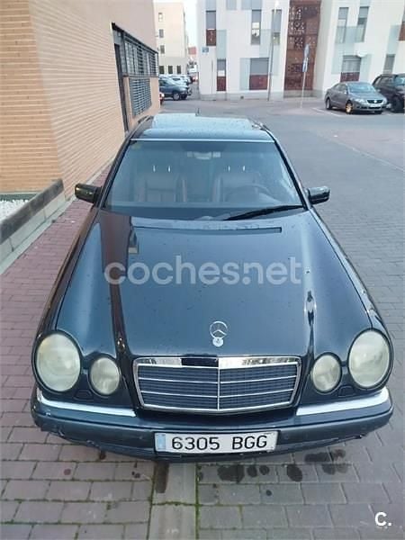 Usado Mercedes E280 Elegance 204 CV (150 kW) 1997 Azul Familiar