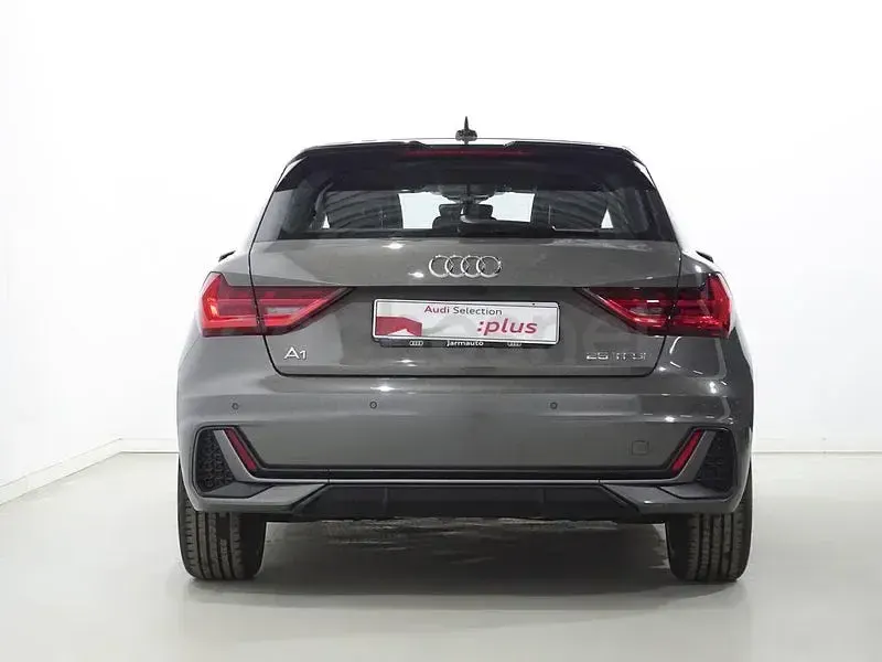 Usado Audi A1 Sportback 95 CV (69 kW) 2023 Gris / plata Utilitario