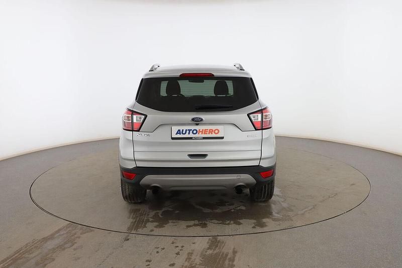 Usado Ford Kuga Trend+ 120 CV (88 kW) 2018 Plata SUV