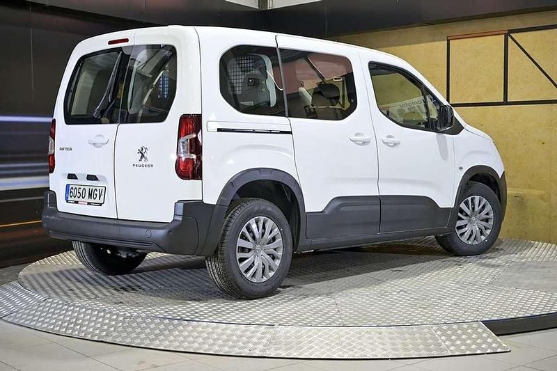 Usado Peugeot Rifter Active 102 CV (75 kW) 2023 Blanco Monovolumen