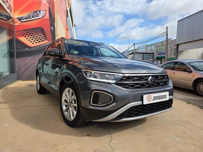 Usado VW T-Roc 115 CV (84 kW) 2023 Gris / plata SUV