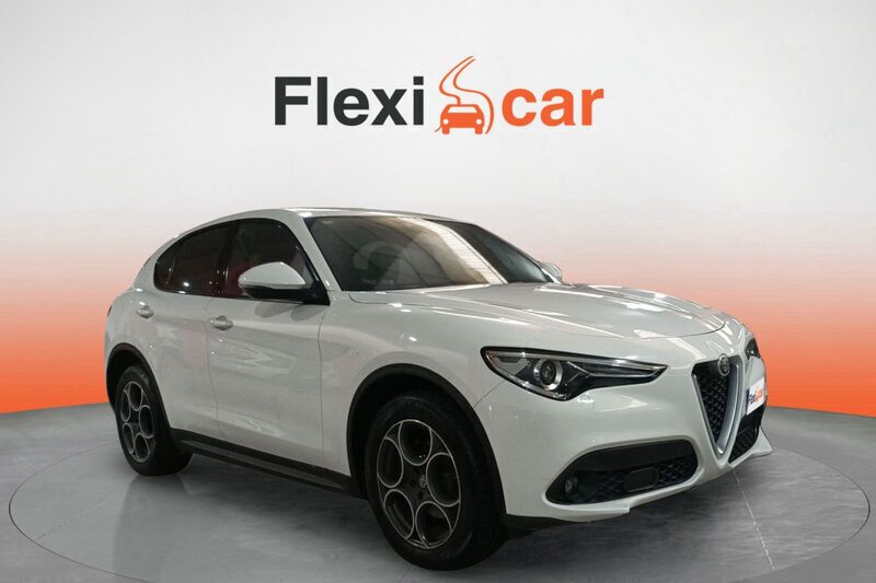 Blanco Usado 2017 Alfa Romeo Stelvio Executive SUV | 19.990 € (Caro) - Imagen 1/4