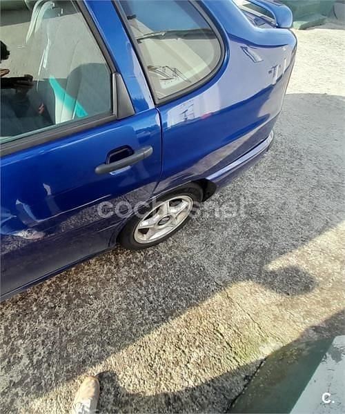 Usado Seat Cordoba 68 CV (50 kW) 2002 Azul Berlina