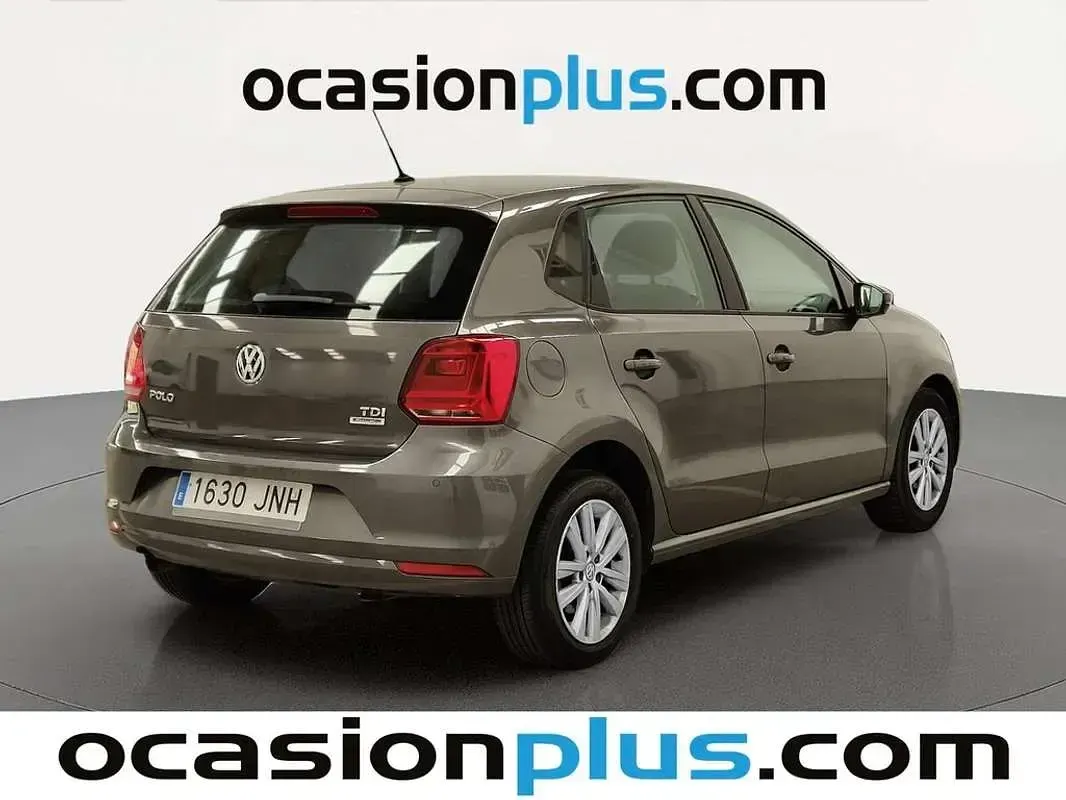 Usado VW Polo Advance 90 CV (66 kW) 2016 Gris Utilitario
