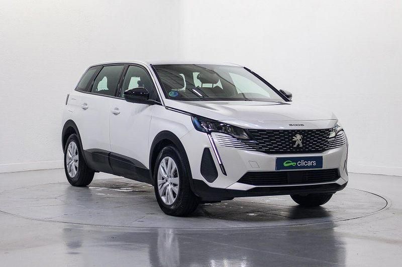 Usado Peugeot 5008 Active 136 CV (100 kW) 2024 Blanco SUV