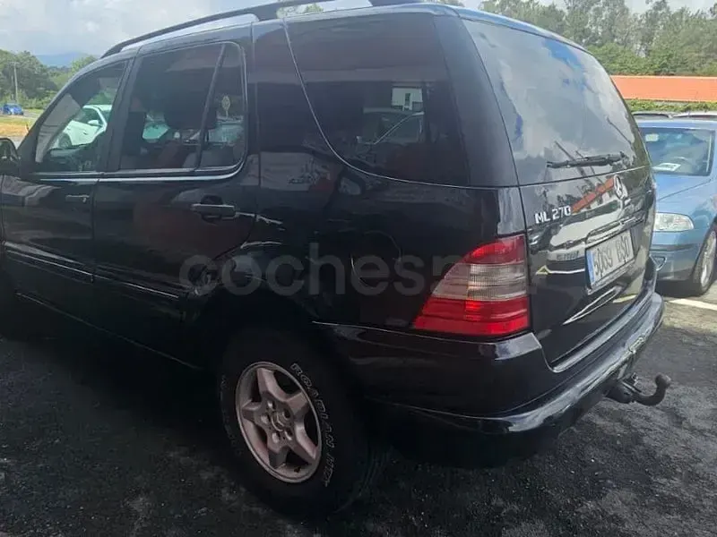 Usado Mercedes ML270 163 CV (119 kW) 2002 Negro SUV