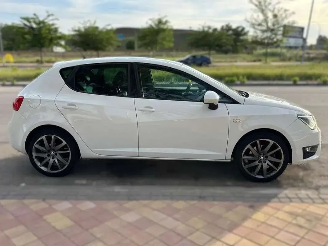 Usado Seat Ibiza FR 105 CV (77 kW) 2016 Blanco Berlina