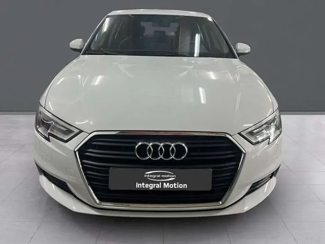 Usado Audi A3 Sportback Business 116 CV (85 kW) 2020 Blanco Utilitario
