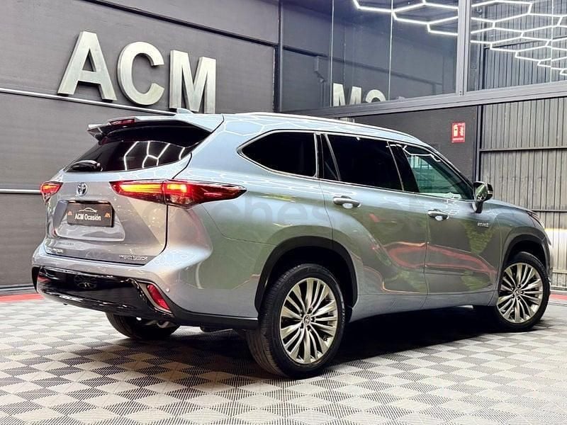 Usado Toyota Highlander Luxury 246 CV (180 kW) 2021 Gris / plata SUV