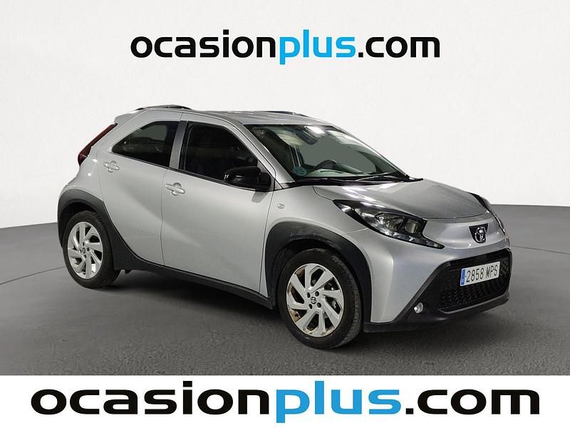 Usado Toyota Aygo X Play 72 CV (52 kW) 2024 Gris SUV