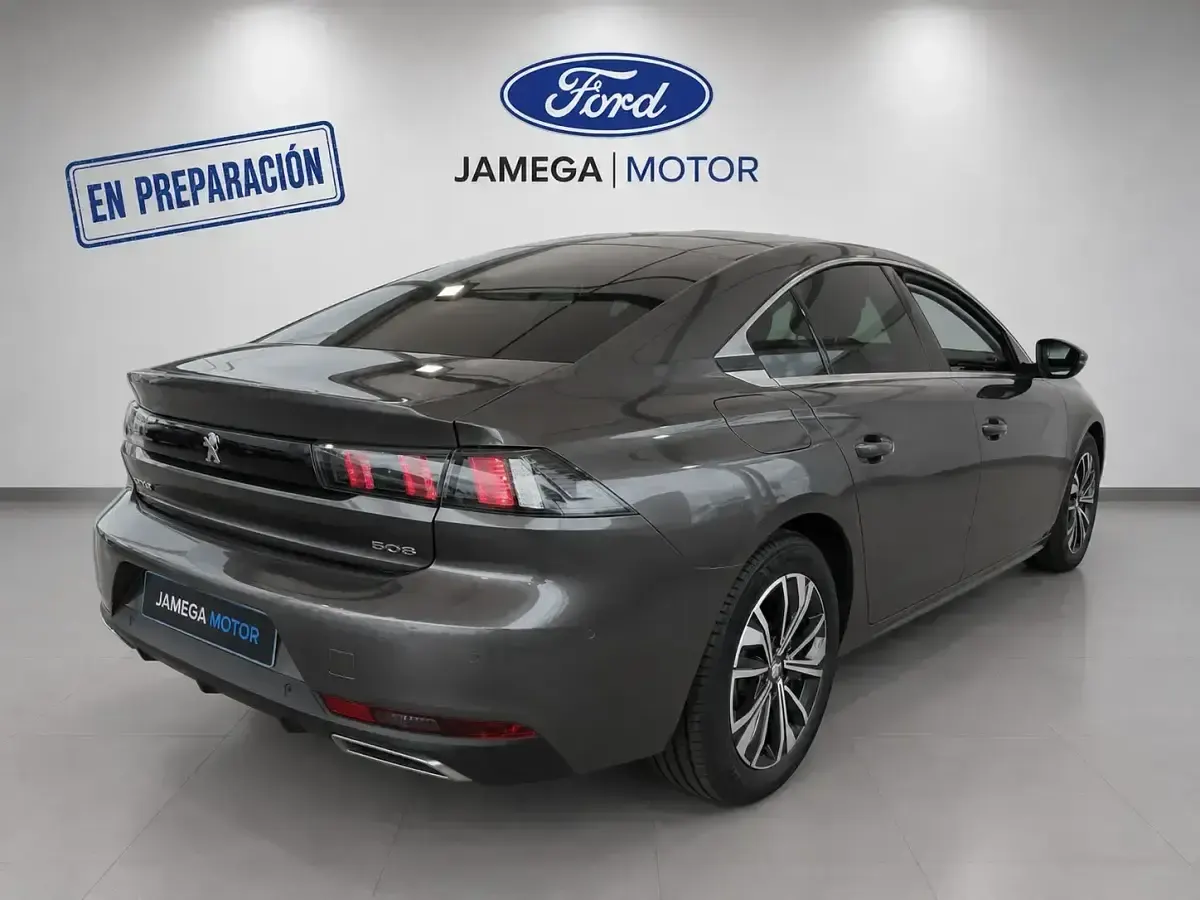 Usado Peugeot 508 Allure 130 CV (95 kW) 2021 Gris / plata Berlina
