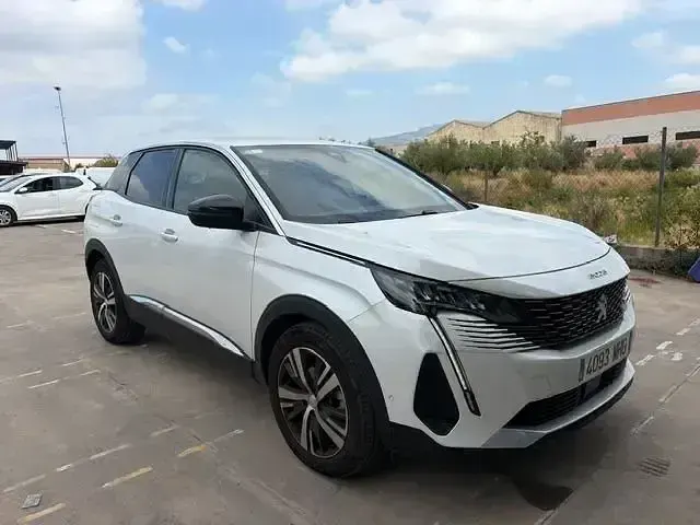 Usado Peugeot 3008 Allure 131 CV (96 kW) 2023 Blanco SUV