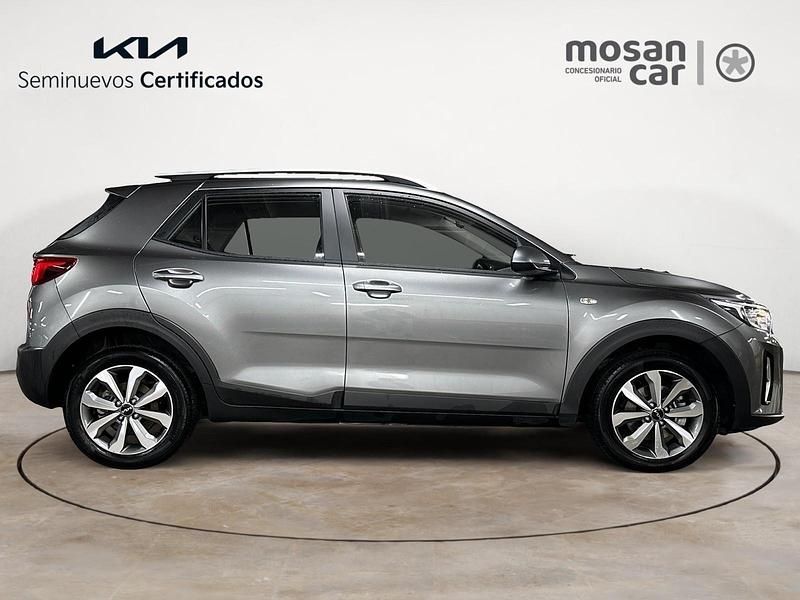 Usado Kia Stonic 100 CV (73 kW) 2024 Gris SUV