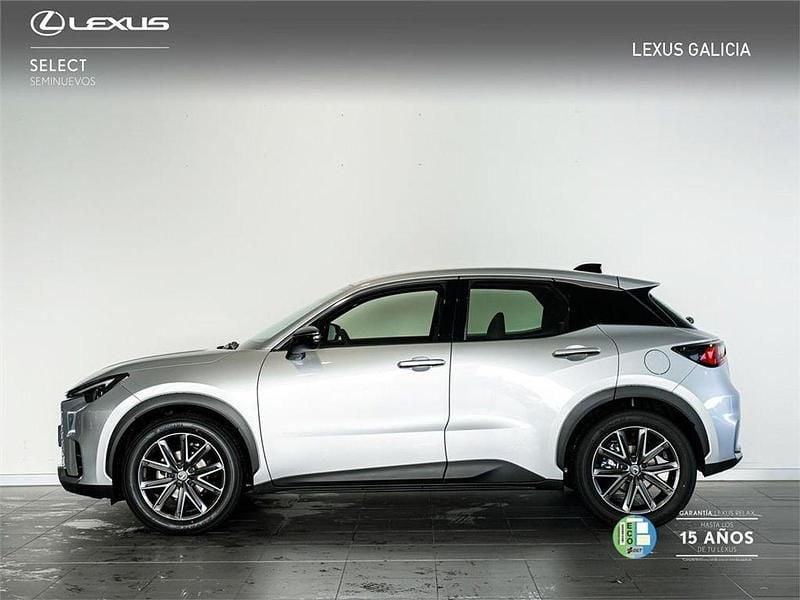 Usado Lexus LBX 136 CV (100 kW) 2025 Plata SUV