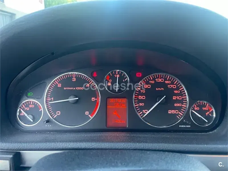 Usado Peugeot 407 136 CV (100 kW) 2005 Gris / plata Berlina
