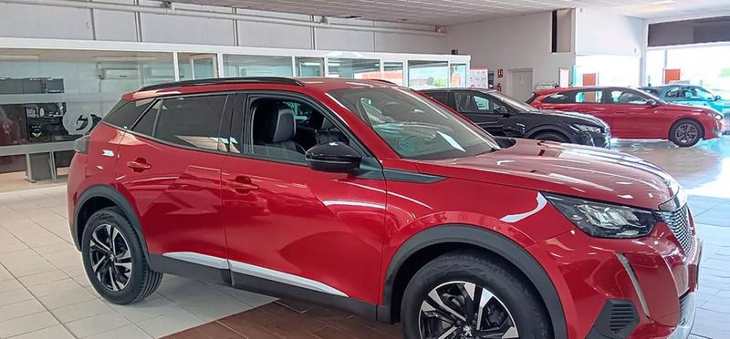 Rojo Usado 2023 Peugeot 2008 Allure SUV | 22.740 € (Caro) - Imagen 1/4