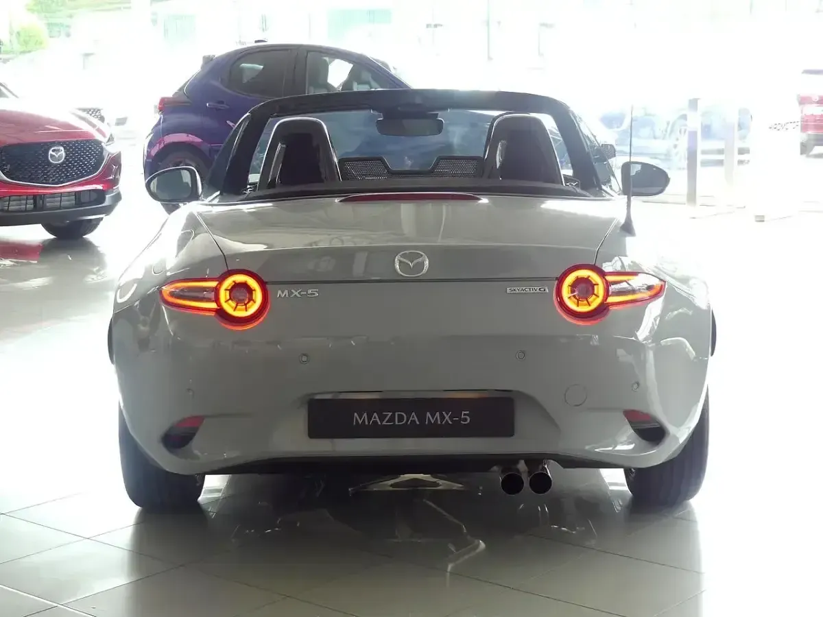 Nuevo Mazda MX5 Prime-Line 131 CV (96 kW) 2025 Gris Descapotable