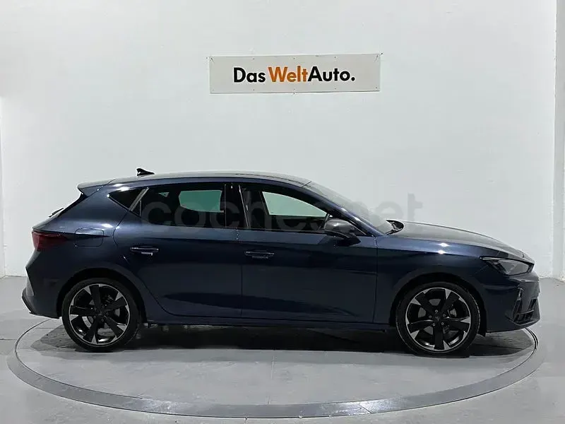 Usado Cupra Leon 150 CV (110 kW) 2024 Gris / plata Berlina