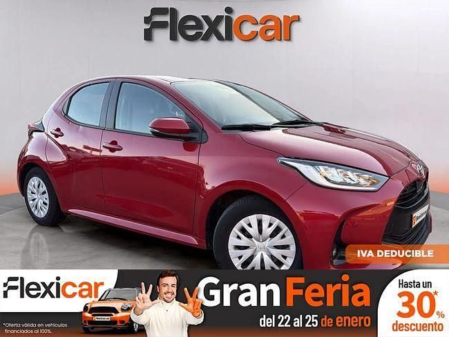 Rojo Usado 2023 Toyota Yaris Hybrid Active Berlina | 18.990 € (Precio justo) - Imagen 1/4