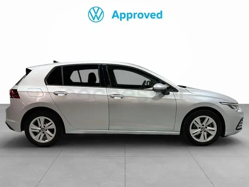 Usado VW Golf VIII 115 CV (84 kW) 2021 Gris / plata Berlina