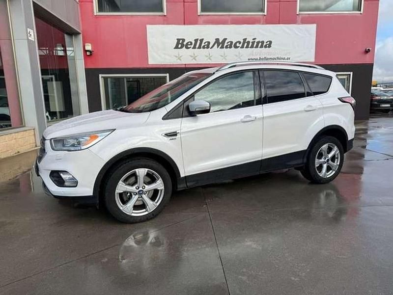 Usado Ford Kuga Titanium 150 CV (110 kW) 2017 Blanco SUV
