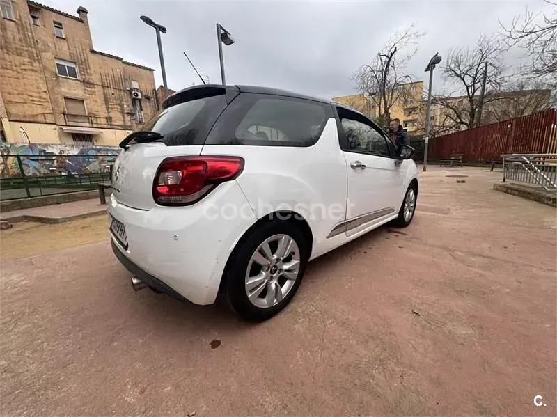 Usado Citroën DS3 82 CV (60 kW) 2013 Blanco Berlina