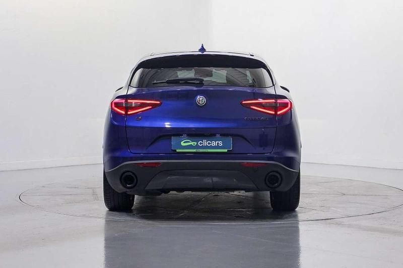 Usado Alfa Romeo Stelvio Sprint 190 CV (139 kW) 2022 Azul SUV